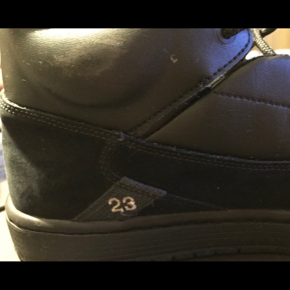 Men’s Jordan fadeaways size 10.5. Great condition. - Picture 3 of 5